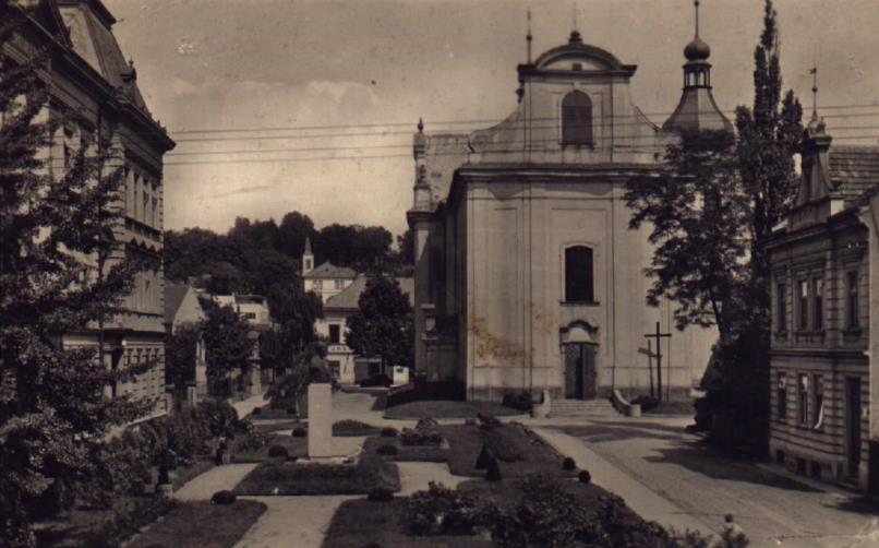 2. prosince zpovídal zde a v neděli - druhý den kázal kněz z řádu kapucínského kláštera v Opočně. Byla to příležitost k vykonání adventní sv. zpovědi. Odpoledne pak kázal pro Mariánskou družinu. 10.