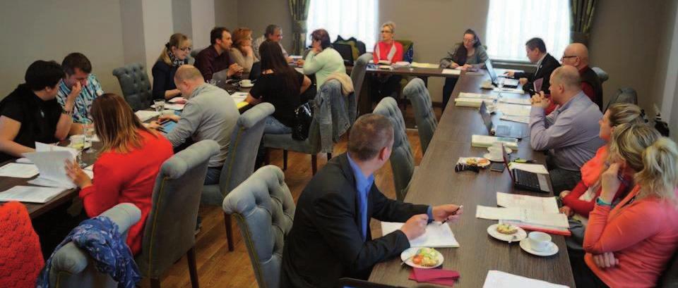 Fond malých projektů Fond malých projektů Nedílnou součástí programů EU určených na podporu přeshraniční spolupráce jsou fondy malých projektů, prostřednictvím kterých jsou financovány ty nejmenší