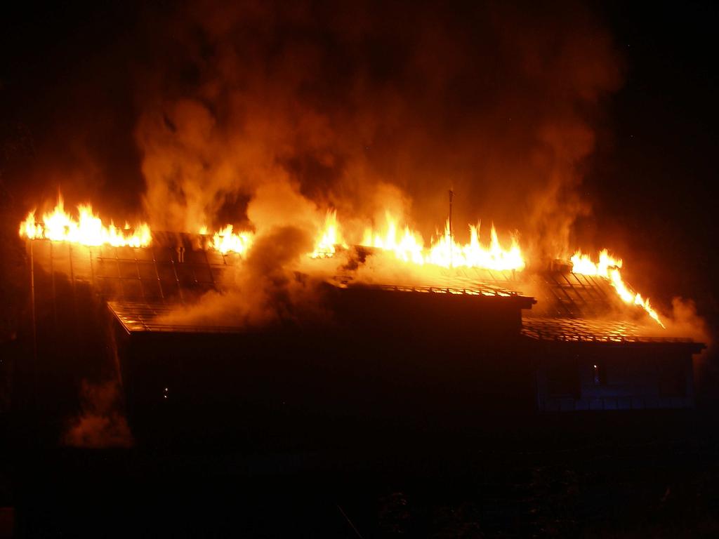 a Trutnov, jednotky sboru dobrovolných hasičů měst a obcí Špindlerův Mlýn, Vrchlabí 3 - Podhůří, Hostinné a Černý Důl - Čistá, a jednotka HZS Libereckého kraje ze stanice