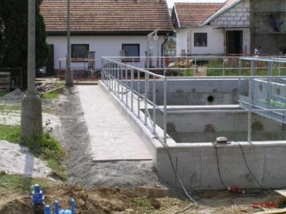 Reconstruction and upgrading of wastewater treatment plants in all agglomerations Sewerage: Total length: 44,6 km Dimensions: DN 300 DN 1200 WWTP: WWTP Chotěšov (upg): 3 100 PE WWTP