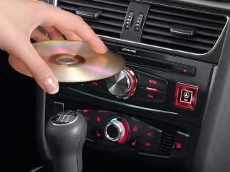 DVE-5300X DVD přehrávač pro Audi A4, A5 a Q5 Vylepšete svůj Alpine zábavní systém v autě o možnost přehrávání disků DVD. DVE-5300X je navrženo pro jednoduché ovládání z místa řidiče.