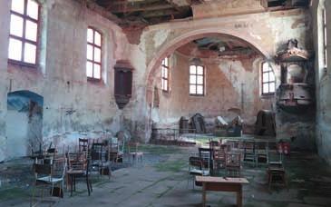Byl postaven stavitelem Michlem Rehnem v letech 1790 aï 1795 na místû star ího hfibitovního kostela.