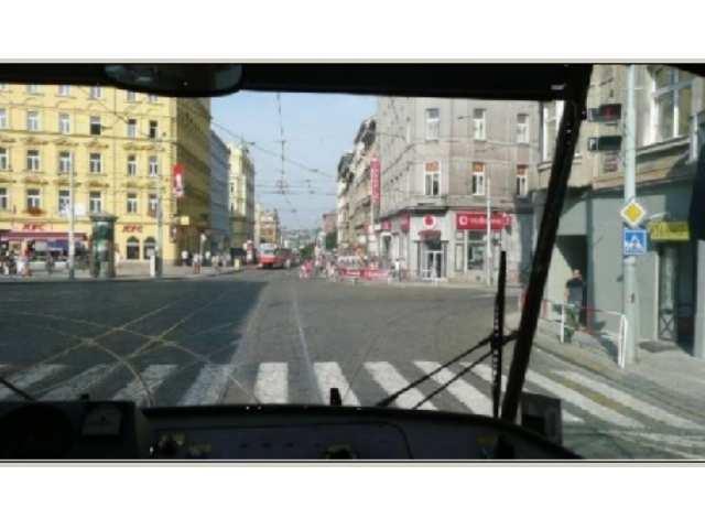 33) Tento výhled z tramvaje za zastávkou Náměstí Míru
