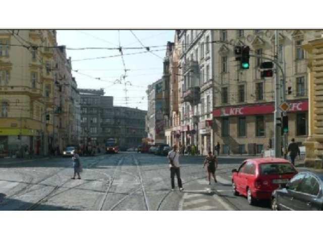 Strossmayerovo náměstí následují zastávky: ID otázky: 2802 vlevo následuje zastávka Vltavská, vpravo