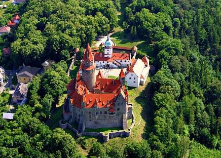 ale také muzea, která připomínají život v tomto regionu (Muzeum Litovelska, Národopisné muzeum Cholina, Hanácký skanzen v Příkazích).