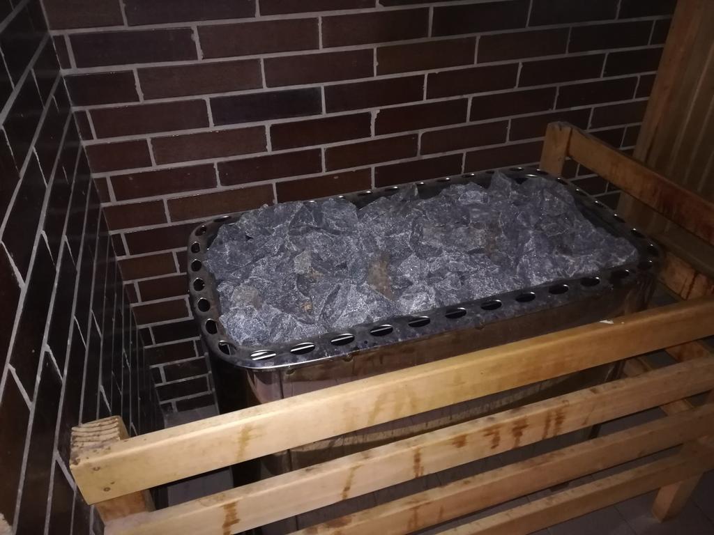 Fotovoltaické elektrárny Fotovoltaické elektrárny jsou nainstalovány na střechách budov Městského úřadu na nám. 9. května a na základních školách na ulicích Slovákova a Sušilova.