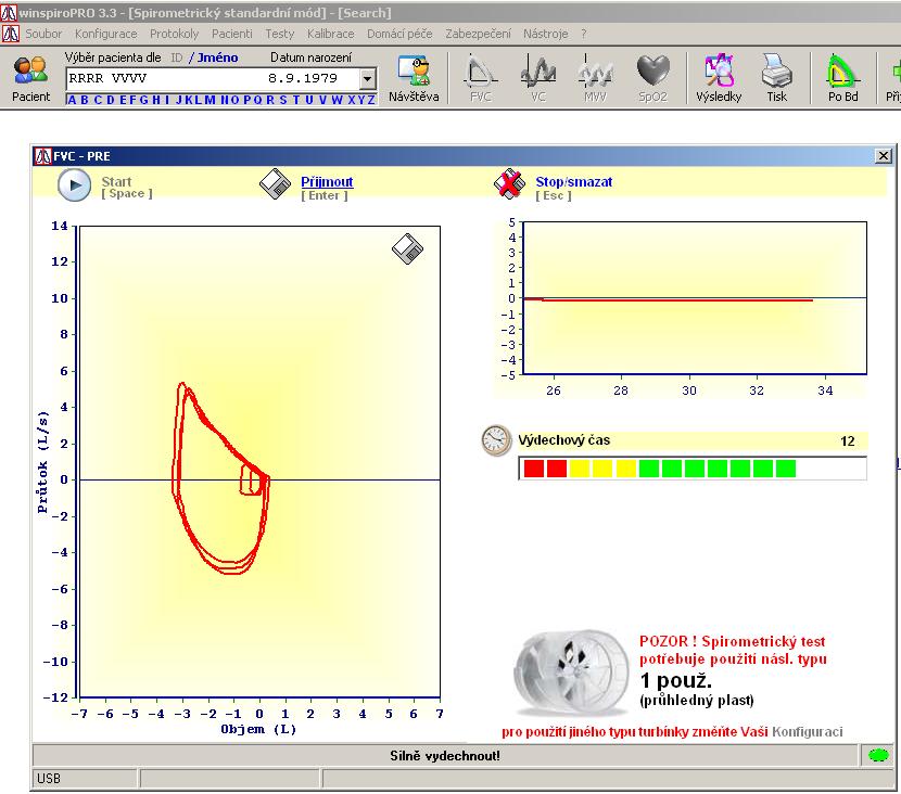 úplný výdech (- forsírovaná vitální kapacita, FEV1- forsírovaný expirační objem za 1 s) (viz Obr. 3). Celý postup se opakuje třikrát za sebou.