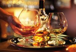 unier V. S. O. P. 40 % 699, 00 838,80* Vyzrálý destilát z vína z různých částí oblasti Cognac. Jiskrná, jantarová barva se zlatavými záblesky.