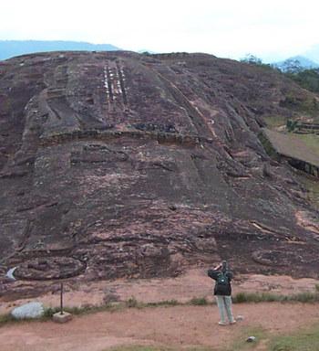 3.den Santa Cruz, moderní, nyní již největší město Bolívie (1,6 mil.obyv.) 4.den Santa Cruz - Cochabamba 476km, nočním nebo denním busem 8h (lze i nočním busem ušetřit čas).