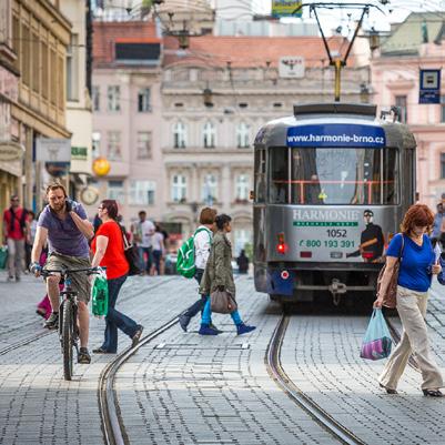 cílů a zdrojů cest a podporuje využití pěší a cyklistické dopravy, snižuje nároky na komunikační síť města z hlediska IAD.