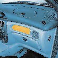 DOPLÒKOVÉ ZÁDRğNÉ PROSTØEDKY (pokraèování) Upozornìní týkající se airbagu øidièe Neprovádìjte Şádné úpravy na volantu ani jeho vnitøním modulu. Jakékoliv pøekrytí modulu je zakázáno.