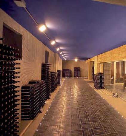 Ascheri PIEMONTE Langhe Vinařství Ascheri nese své jméno podle místa, které je v oblasti La Morra a kde bylo vinařství na začátku 19. století založeno.