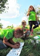 pochovaly. určovaly. Jako správní badatelé díky Občanskému sdružení Ametyst mohly děti preparáty pozorovat pod mikroskopem.