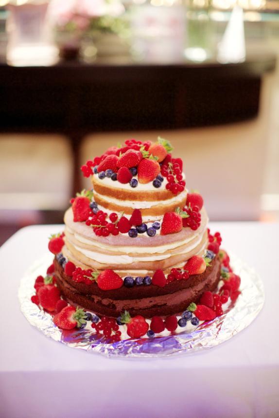 Svatební dort Nechte si vytvořit Vás vysněný dort naší šéfcukrářkou.
