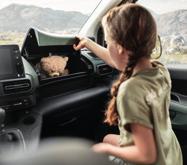 Moderní interiér nového vozu Citroën Berlingo působí vyrovnaným a praktickým dojmem.