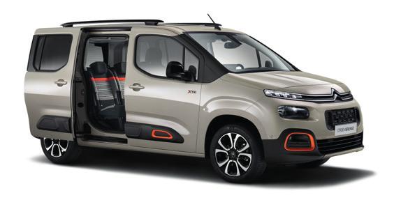 širokým posuvným bočním dveřím s elektricky