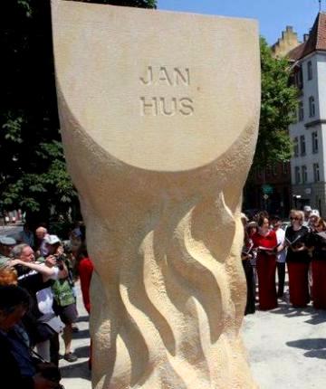 Oslavy Mistra Jana Husa (1371 1415) V letním Hlasu jsme si připoměli 600 let od upálení Mistra Jana Husa v Kostnici. Program oslav byl na mnoha místech opravdu velkolepý.