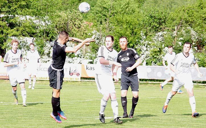 10 SPORT KRAJSKÝ PŘEBOR JUŘINKA FC MORKOVICE 4:3 PP (0:2) RADOMÍR BARNET, TRE- NÉR FC MORKOVICE: První poločas jsme odehráli velmi dobře, byli jsme v pohybu, na míči a kombinačně lepší.