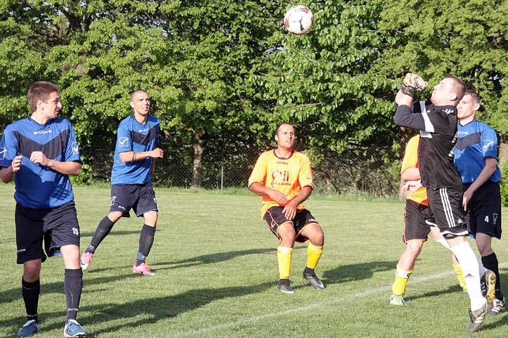 11 SPORT FOTBAL - OKRESNÍ PŘEBOR V dohrávce nasázel Čeněk Čada Loukovu čtyři branky Region (lk) Černá série Loukova pokračovala v domácím zápase s rezervou Kvasic.