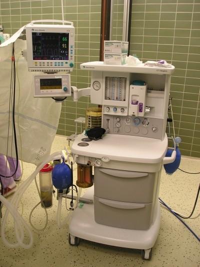 Anesteziologický přístroj podání O2/AIR/N2O, inhalačních anestetik zajištění ventilace, monitorace 1. High pressure system 2.