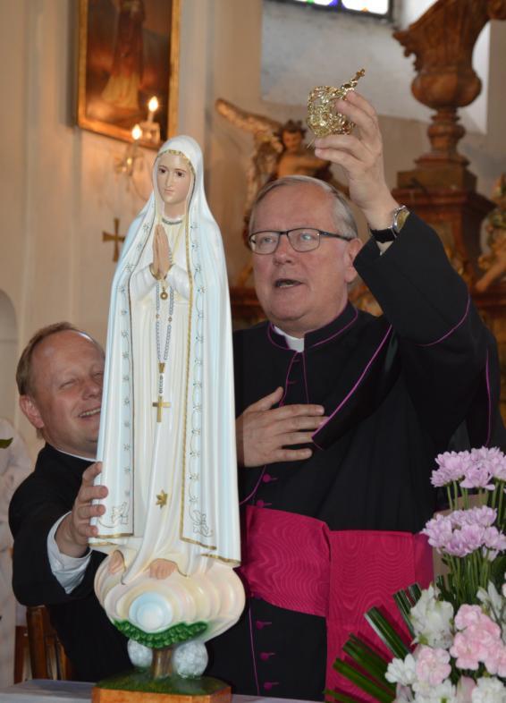 10 Jak letošní jubilejní rok Fatimy prožívá společenství v Koclířově a co přináší osobně Vám? Bylo velikým darem, že Česká biskupská konference rozhodla slavit Jubileum Fatimy na národní úrovni.