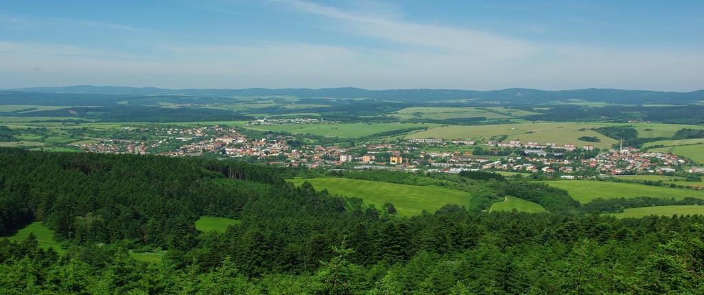 Město Valašské Klobouky je centrem Jihovýchodního Valašska je jihovýchodním regionem Zlínského kraje hraničícím se Slovenskem město se nachází k CHKO Bílé Karpaty prohlášené za biosférickou rezervaci