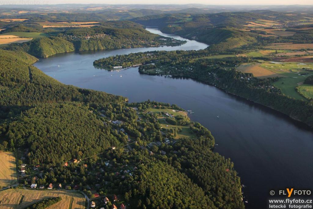 2.3 Využití Slapské přehrady jako rekreační lokality Přehrada je v současnosti využívána jako místo vhodné k rekreaci a řadí se mezi nejvýznamnější rekreační oblasti v České republice.