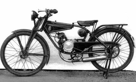 Motokolo ČZ 98 v provedení z roku 1935 s novým sedadlem motocyklového typu, přední lisovanou vidlicí a upraveným tvarem nádrže.