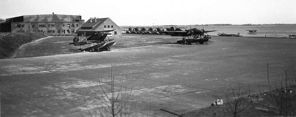 Heinkel He 60 byl jednomotorový dvouplošný dvoumístný průzkumný hydroplán, schopný startu z katapultu a určený pro operace z pobřežních základen Luftwaffe či válečných lodí Kriegsmarine.