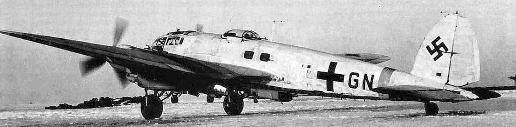 Heinkel He 111 byl hlavní německý střední bombardér v prvních letech druhé světové války a možná nejznámější symbol Luftwaffe během Bitvy o Británii.