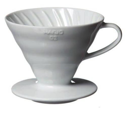 Dripper Dripper je porcelánový, skleněný nebo plastový kónický hrnek s podšálkem. Díky podšálku se dripper dá postavit na konvici nebo hrneček.