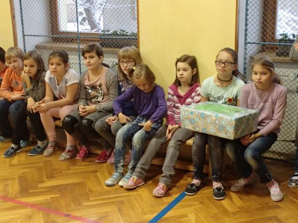 3 Vánoční balíček pro Ukrajinu Děkujeme všem rodičům a dětem, kteří se zapojili do charitativní