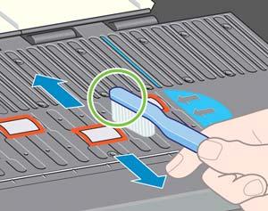 4. Stejným kartáčkem odstraňte zbytky inkoustu z povrchu přítlačné