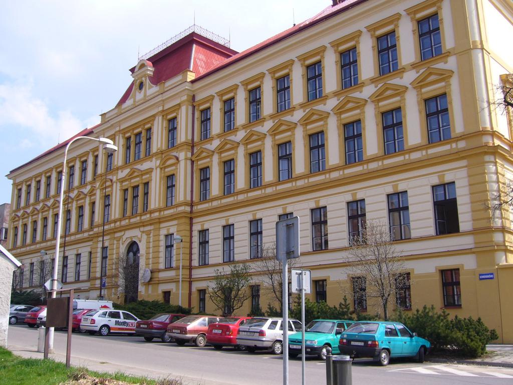 Gymnázium J. A.