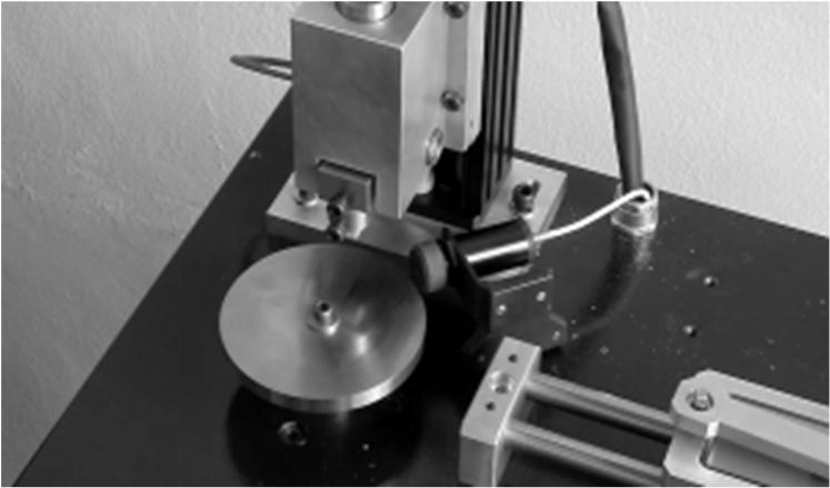 Tribometr byl navržen pro tři typy testu a to Pin-on-disk, Pin-on-disk s oscilačním pohybem a Pin-on-slab.