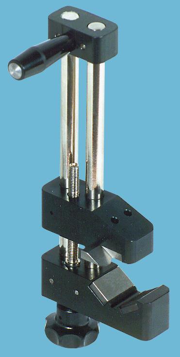 Délka: 200 mm 480 g DKZ 105 Dvojčinný zkratovač kabelů Použití: