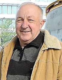Jedeme do COMANDANTE LUIS PIEDRA BUENA, kde nabíráme benzín do plna. Do města PUERTO SANTA CRUZ je to 23 km, ale není co hledat.