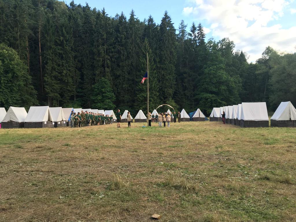 Tábor Tábor je vyvrcholení všech skautských akcí a děti na něm skládají své sliby. V letošním roce se skautský tábor konal 2. 16.