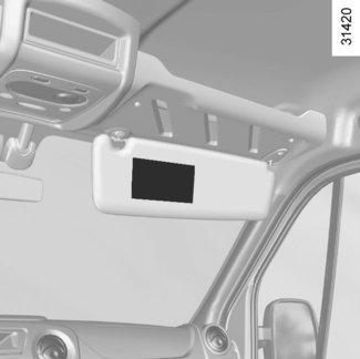 BEZPEČNOST DĚTÍ: deaktivace, aktivace airbagu předního spolujezdce (2/3) A A A 3 Tyto instrukce Vám připomíná označení na přístrojové