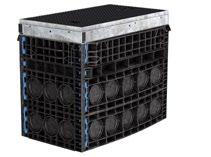 pozinkovaný s elastomerovou vložkou - hmotnost cca 23 kg (pro litinový poklop) Horní rám z polykarbonátu s bednícími stěnami uvnitř - hmotnost cca 15 kg Rám z