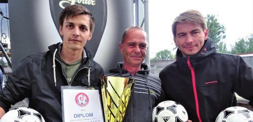 Oceněny byly první tři týmy z pěti okresních soutěží dospělých, poprvé byl oceněn okresní šampion hráčů nad let SK Křičeň.