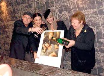 Na snímku zleva Filip Baťka, sales director (E&V Holding), Kateřina Ulrychová, recepční (Scott & Weber), Viktor Svoboda, executive director (E&V Holding), Petra Šustrová, recepční (Scott & Weber),