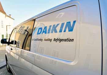 Originální náhradní díly, nástroje a vybavení Náhradní díly používané službou Daikin nebo sítí našich servisních partnerů jsou certifikovány společností Daikin, což znamená nižší riziko selhání a