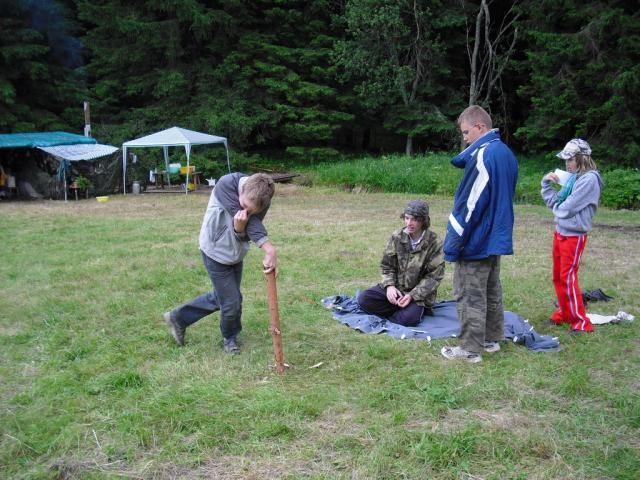 Pátek 10. 7. 2009 Po drsné ranní rozcvičce vedené Buldem, po snídani a rozkazu, kde hlavním vedoucím byl Viktor, měli naši udatní bojovníci sportovní dopoledne ZÁPOLENÍ O PRINCEZNU.