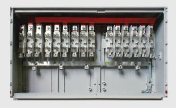 Distribuční rozváděče Schéma zapojení SR 201, 202 SR 301, 302 L1 L2 L3 SR 1, 2 L1 L2 L3 SR 501, 502 L1 L2 L3 SR 601, 602 SR 8 L1 L2 L3 L1 L2 L3 SR 508 L1 L2 L3 ROZPOJOVACÍ JISTÍCÍ SKŘÍNĚ Technické