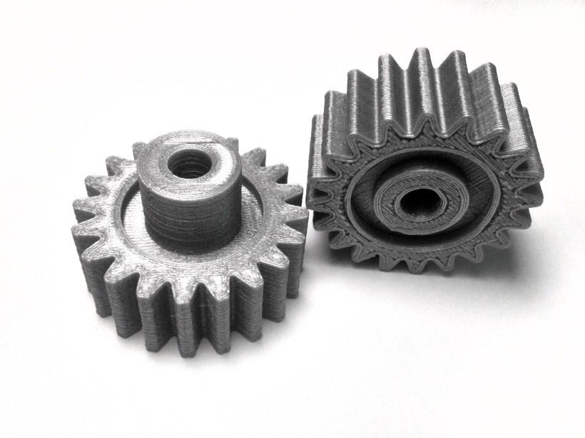 může docházet k deformaci modelu. 3D tisk je velmi jednoduchý a rychlý. Model vytisknutý tímto materiálem je znázorněn na Obr. 9. [11] OBR. 9 - OZUBENÁ KOLA Z PLA PLASTU [13] 1.5.