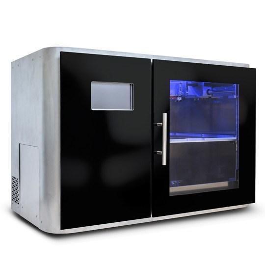 OBR. 12 - LEAPFROG XEED 3D PRINTER [15] 2.1.1 SESTAVENÍ TISKÁRNY A JEDNOTLIVÉ ČÁSTI Před samotným sestavením se musí dbát na to, aby bylo pro tiskárnu připraveno vhodné místo a příslušný pracovní prostor.