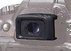 Excelentní volba při použití reprodukčního stojanu, při fotografování v blízkosti země a při fotografování za roh. Umožňuje individuální přizpůsobení dioptrické korekce zrakovým schopnostem uživatele.