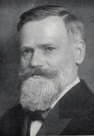 Příkladem úspěšného spojení podnikatelské a politické funkce je Josef Hlávka, významný český architekt, mecenáš a hlavní iniciátor vzniku České akademie pro vědu, slovesnost a umění.
