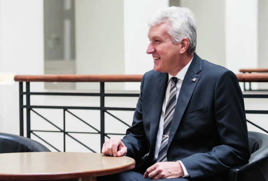 AKTUÁLNĚ Mám zájem o otevřenou komunikaci Polovinu funkčního období má za sebou prof. Ing. Petr Konvalinka, CSc., jenž 1.